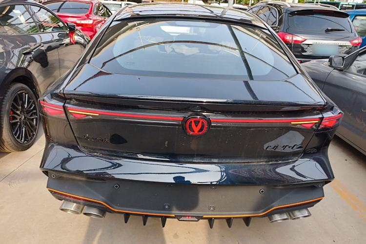 Used CHANGAN UNI-V 2025 Model Third-Generation 2.0T Dynamic Edition Rear