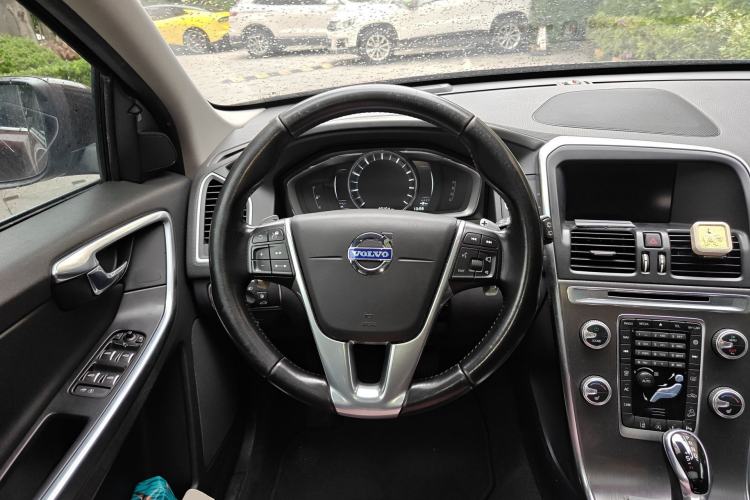 Used Volvo XC60 2015 T5 AWD Smart Drive Edition Steering Wheel