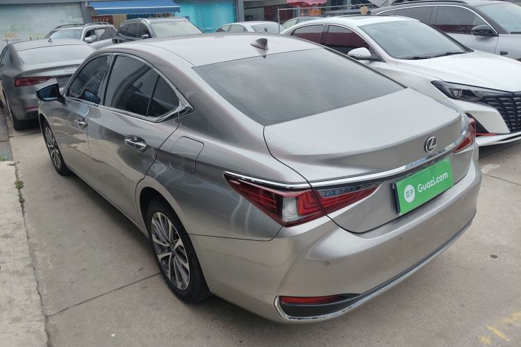 Used Lexus ES 2023 200 Excellence Edition
