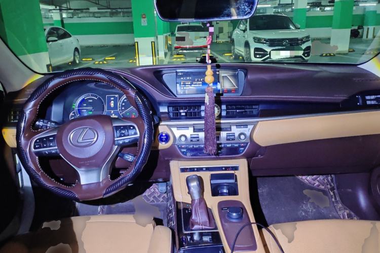 Used Lexus ES 2017 300h Mark Levinson Luxury Edition