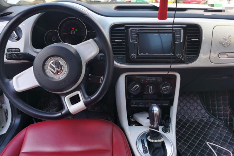 Used Volkswagen Beetle 2018 180TSI Shangle Model Center Console