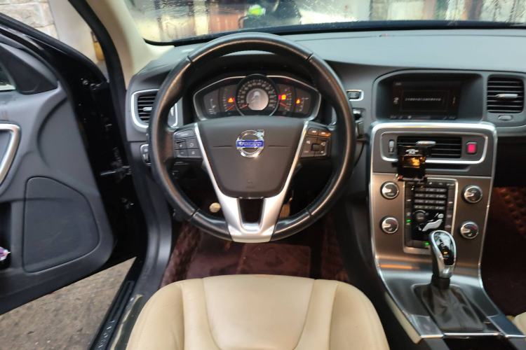 Used Volvo S60 2014 T5 Zhiyi Edition