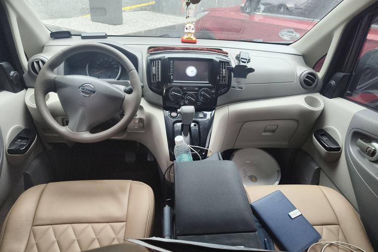 Used Nissan NV200 2018 1.6L CVT Luxury Model Center Console