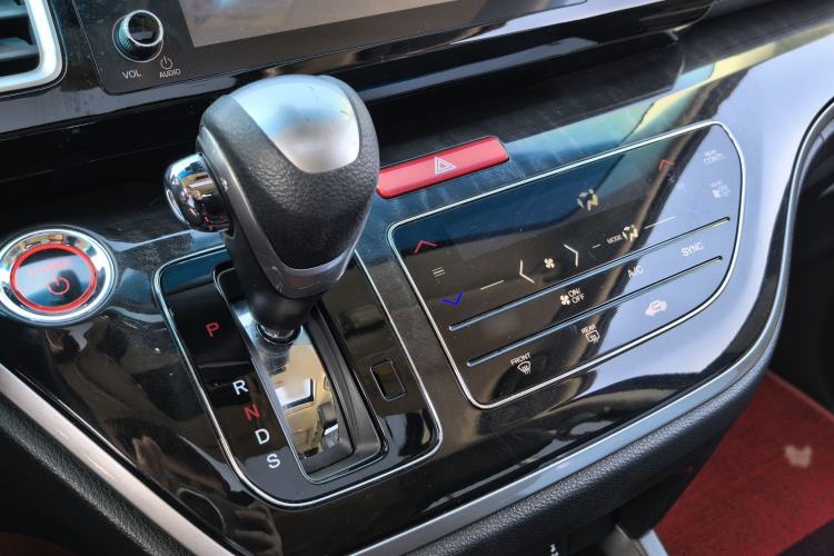 Used Honda Elysion 2019 2.0L Hybrid Luxury Edition Interior 4