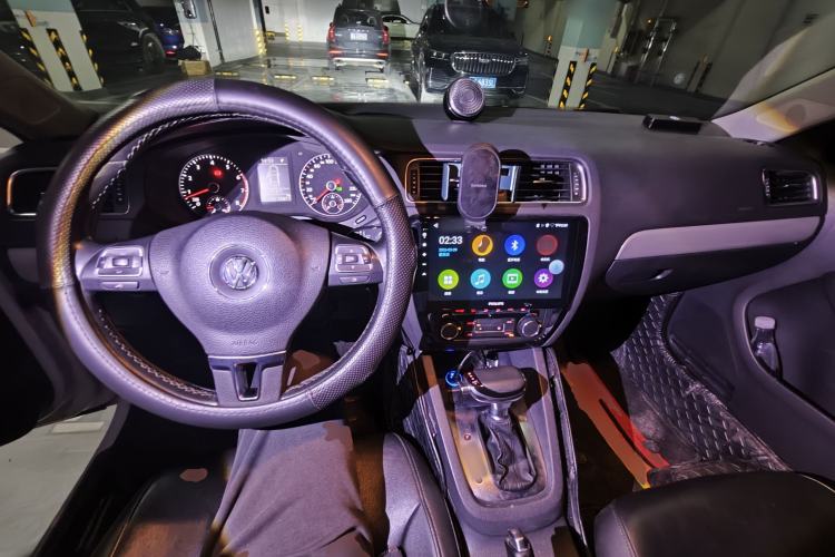 Used Volkswagen Sagitar 2014 Revised Version 1.4TSI Automatic Luxury Edition Center Console