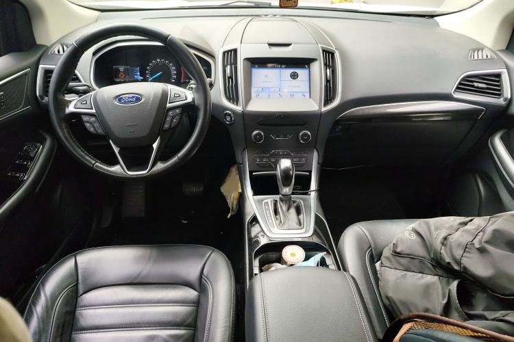 Used Ford Edge 2016 EcoBoost 245 Two-Wheel-Drive Titanium 7-Seater Interior 2