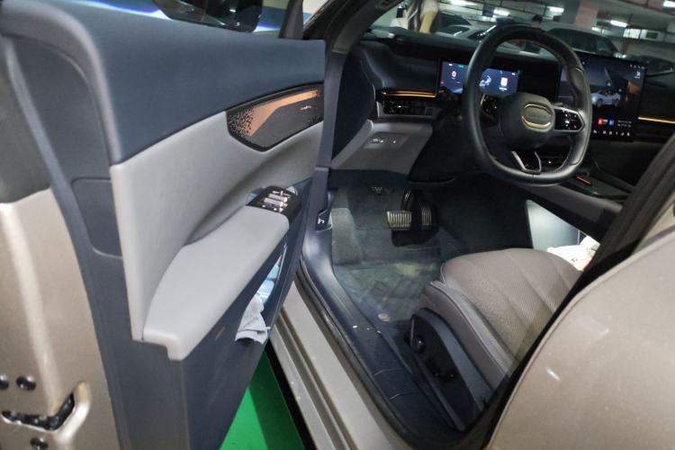 Used Lynk & Co 07 2024 EM-P 126 Long-Range Halo Driver Seat