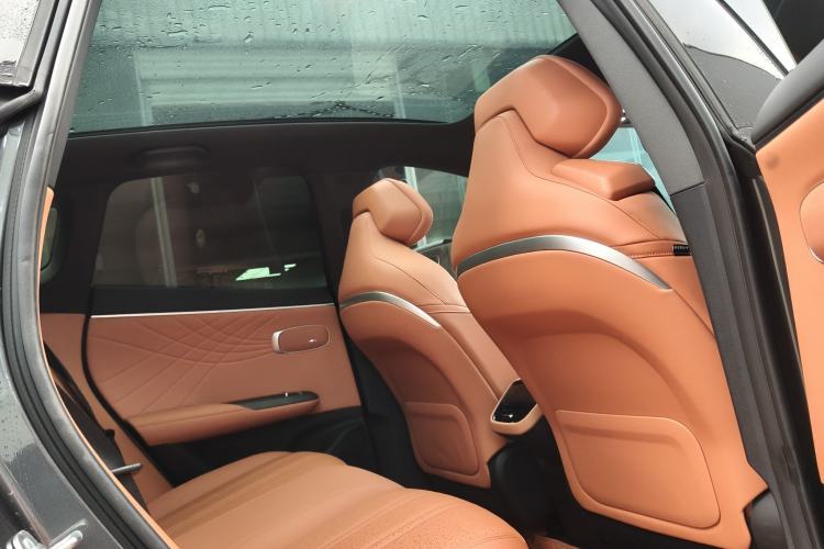 Used Deepal S07 2025 520Max Huawei Qiankun Intelligent Driving ADS SE Pure-Electric Version Interior 13