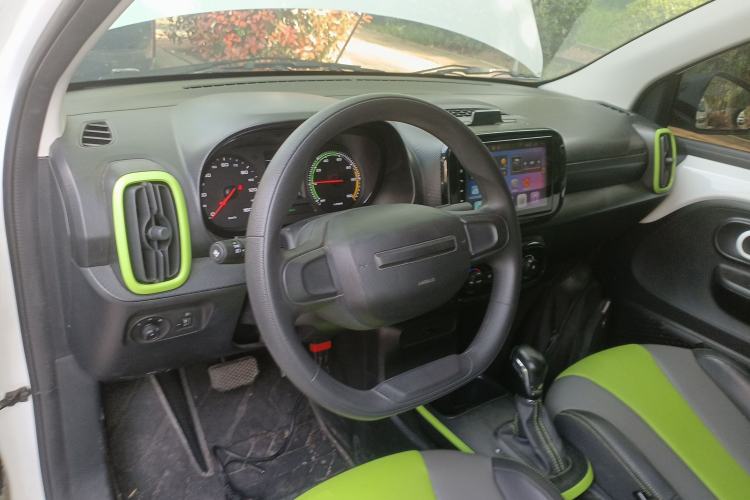 Used Roewe Clever 2021 302 km New Four-Seater Super-Efficient Version Steering Wheel