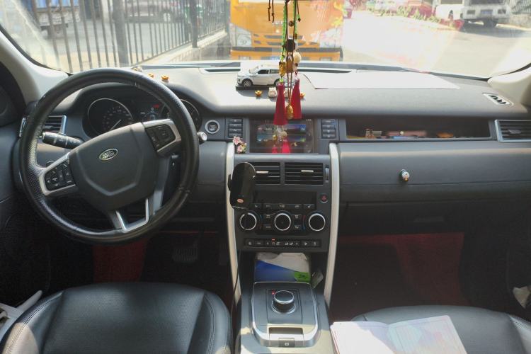 Used Land Rover Discovery Sport 2018 240 PS HSE Version Center Console