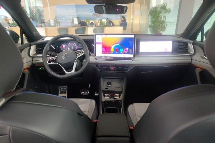 Used Volkswagen Tayron 2025 Tiguan L 380TSI 4Motion Luxury
