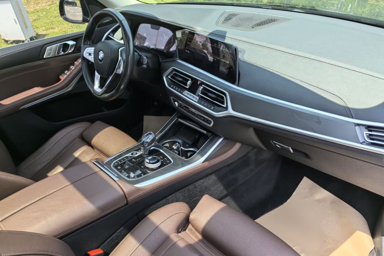 Used BMW X7 2021 xDrive40i Luxury Package with Leading Features