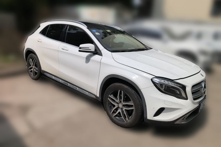 Used Mercedes-Benz GLA 2016 GLA 200 Sport Edition Front Right 45 Deg