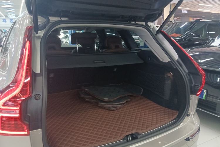 Used Volvo XC60 2021 T5 4x4 Smart Luxury Edition Trunk