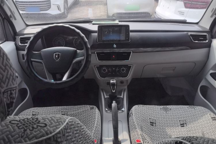 Used Jinbei New Hiace S 2023 1.5L Wealth Edition Van 2/5-Seater Air-Conditioned Model SWC15M Center Console