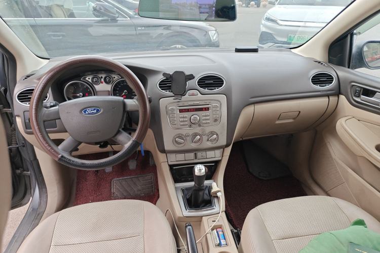 Used Ford Focus 2011 Sedan 1.8L Manual Classic Model Center Console