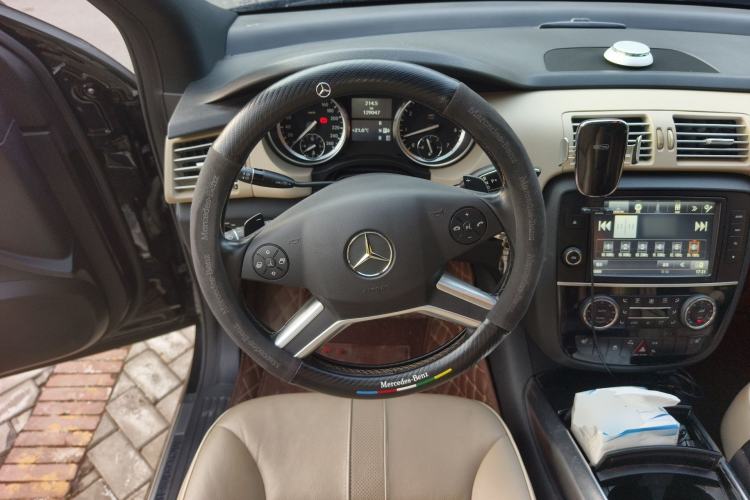 Used Mercedes-Benz R-Class 2014 R 320 4MATIC Luxury Model Steering Wheel