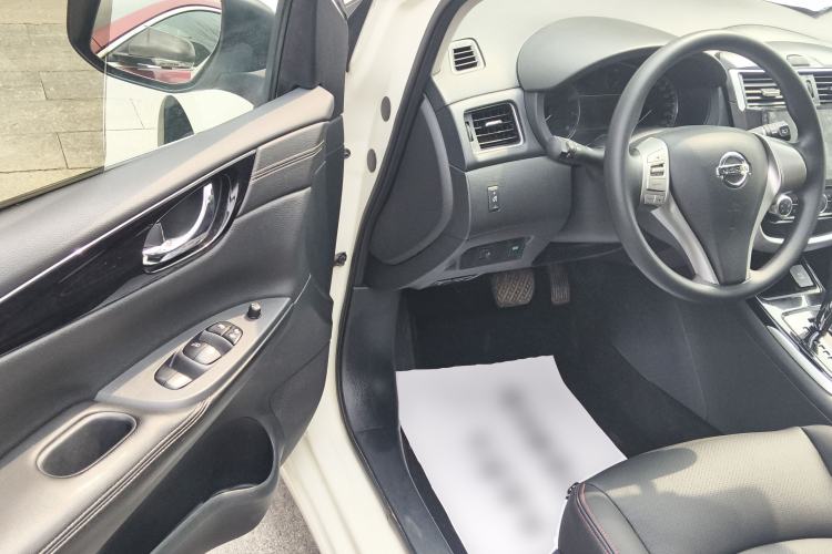 Used Nissan Tiida 2016 1.6L CVT Cool Dynamic Edition
