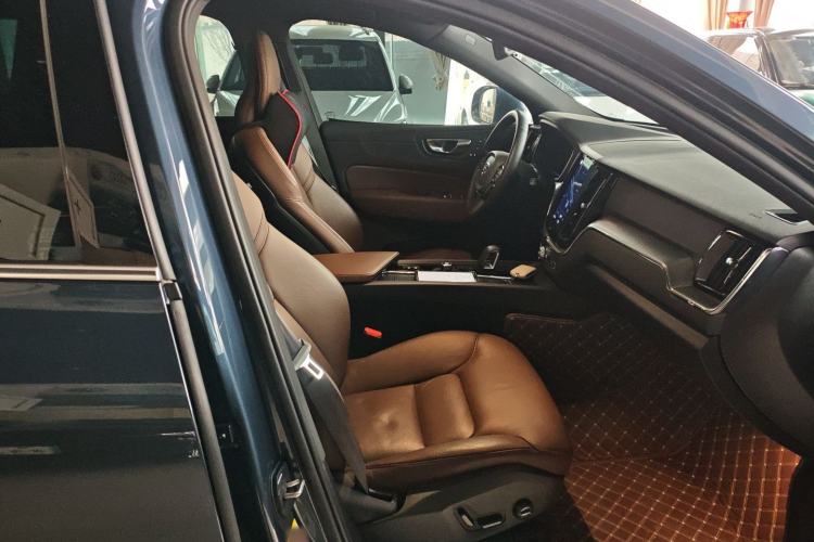 Used Volvo XC60 2025 B5 4x4 Smart Luxury Edition