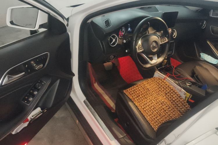 Used Mercedes-Benz GLA 2018 GLA 200 Sport Edition Driver Seat