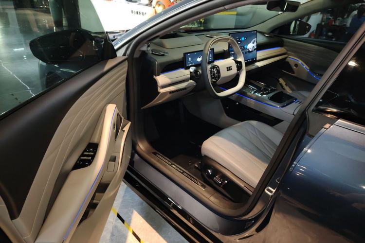 Used Geely Galaxy 8 2025 130km EM-i Flagship Edition Driver Seat