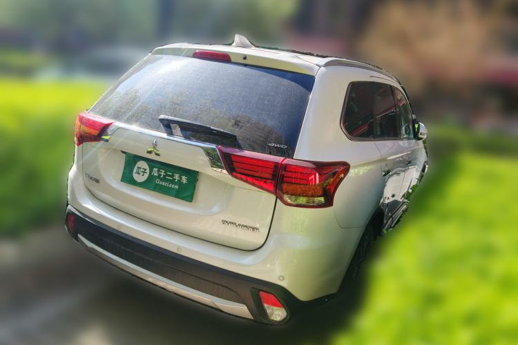 Used Mitsubishi Outlander 2018 2.4L 4x4 Luxury Edition 7-Seater Rear Right 45 Deg