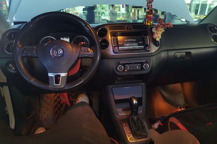 Used Volkswagen Tiguan 2012 2.0 TSI Comfort Edition Center Console