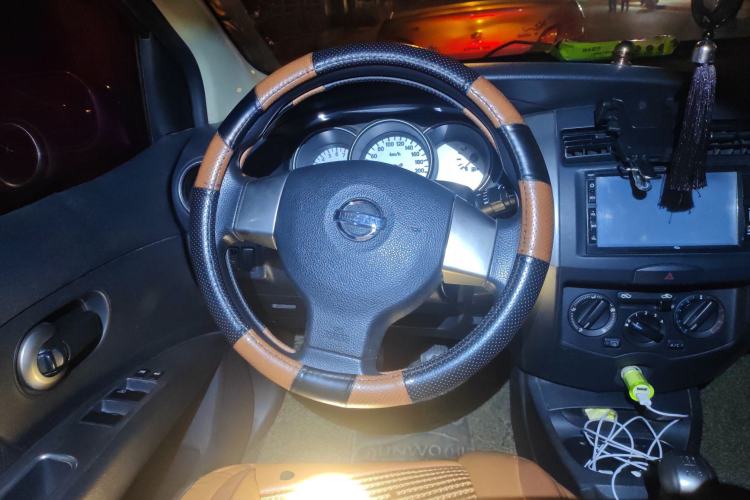 Used Nissan Livina 2010 Jingrui Edition 1.6L Manual Standard Model Steering Wheel