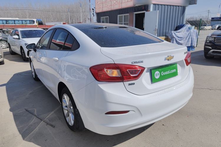 Used Chevrolet Cruze 2018 320 Automatic Pioneer Sunroof Edition
