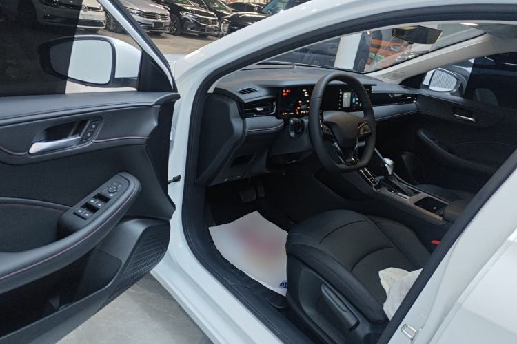 Used Roewe i5 2026 Model 1.5L CVT Luxury Version