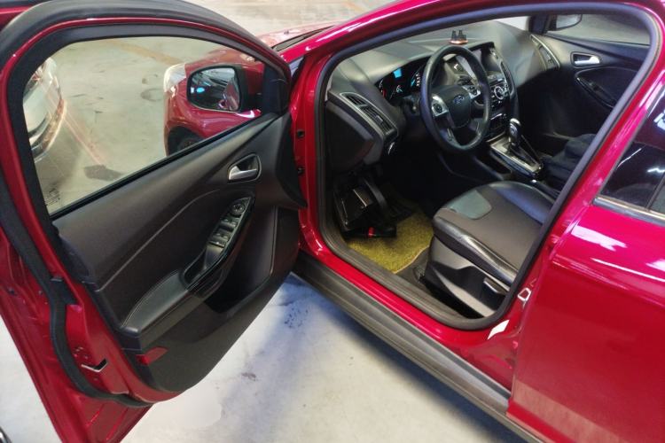 Used Ford Focus 2012 Hatchback 1.6L Automatic Fashion Edition Driver Seat