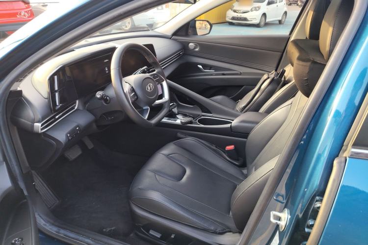 Used Hyundai Elantra 2021 1.5L CVT LUX Prestige Edition
