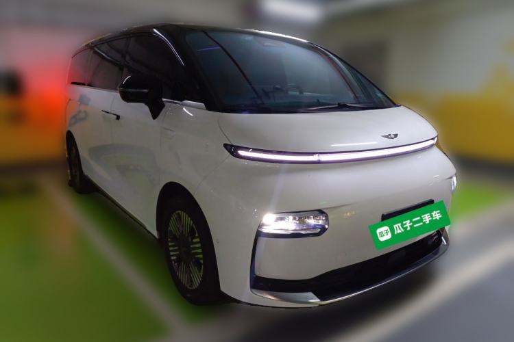 Used Geely Galaxy LEVC L380 2024 140-Degree 6-Seater All-Wheel-Drive Ultra