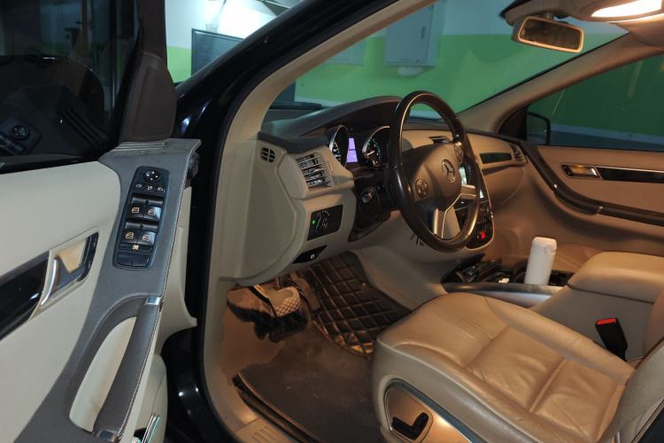 Used Mercedes-Benz R-Class 2017 R 320 4MATIC Business Edition Prestige Model
