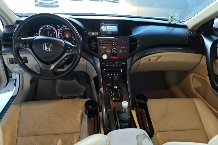 Used Honda Spirior 2013 2.4L Luxury Edition Center Console