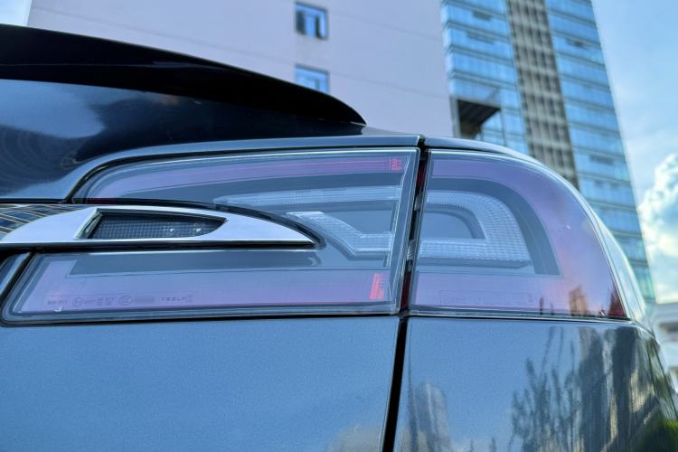 Used Tesla Model S 2019 Long-Range Version
