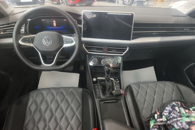 Used Volkswagen Sagitar 2024 300TSI DSG Excellence Edition Center Console