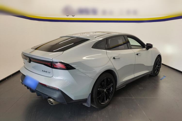 Used Changan UNI-V 2022 1.5T Prestige Version