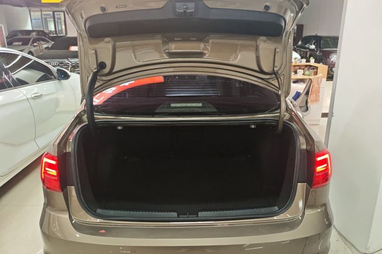 Used Volkswagen Sagitar 2015 1.6L Automatic Comfort Model Trunk