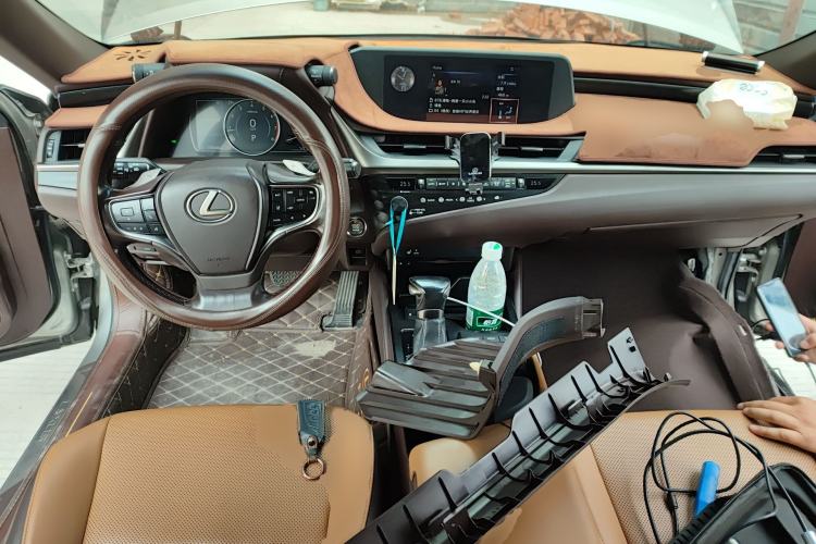 Used Lexus ES 2018 200 Excellence Edition China V Standard Center Console