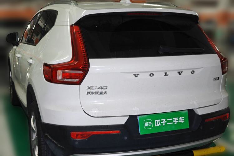 Used Volvo XC40 2021 T4 4x4 SmartDrive Fashion Edition Rear Left 45 Deg