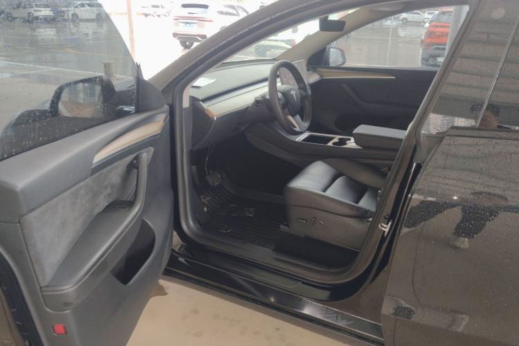 Used Tesla Model Y 2021 Long-Range All-Wheel-Drive Version 3D7
