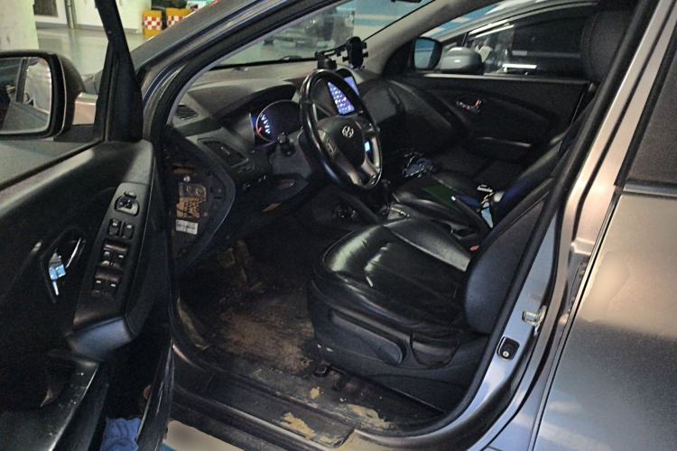 Used Hyundai ix35 2015 2.0L Automatic 2WD Smart Version China V Standard Driver Seat