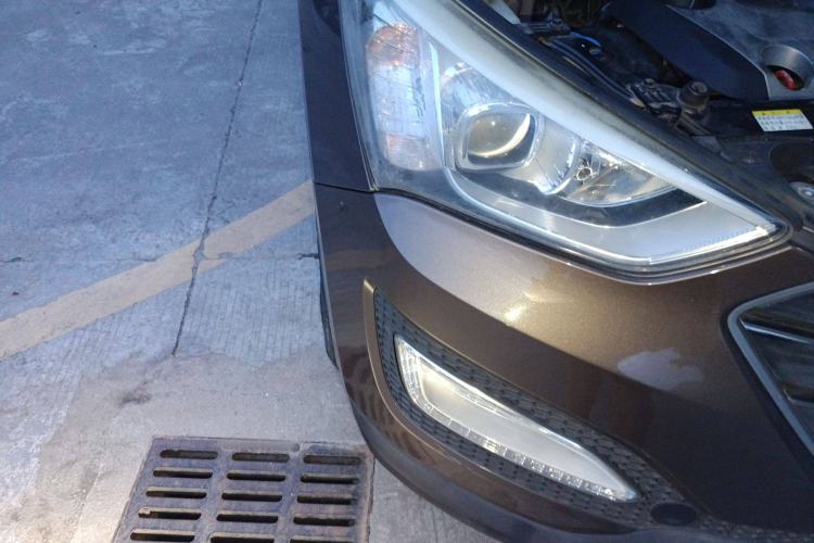 Used Hyundai Santa Fe 2015 2.0T Automatic All-Wheel Drive Smart Version 5 Seats Right Front Headlight