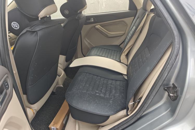 Used Ford Focus 2011 Sedan 1.8L Manual Classic Model
