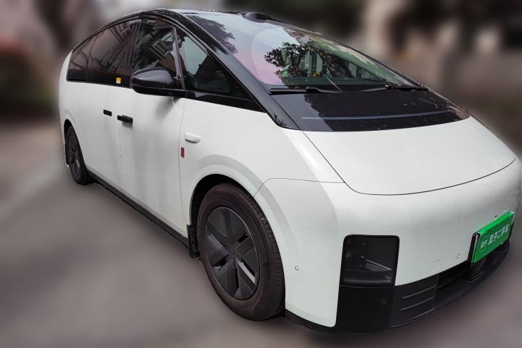 Used Li Auto MEGA 2025 Home Family Special Edition Front Right 45 Deg