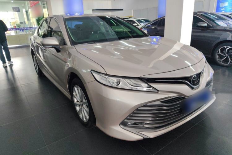 Used Toyota Camry 2019 Revised Version 2.0G Luxury Edition Front Right 45 Deg