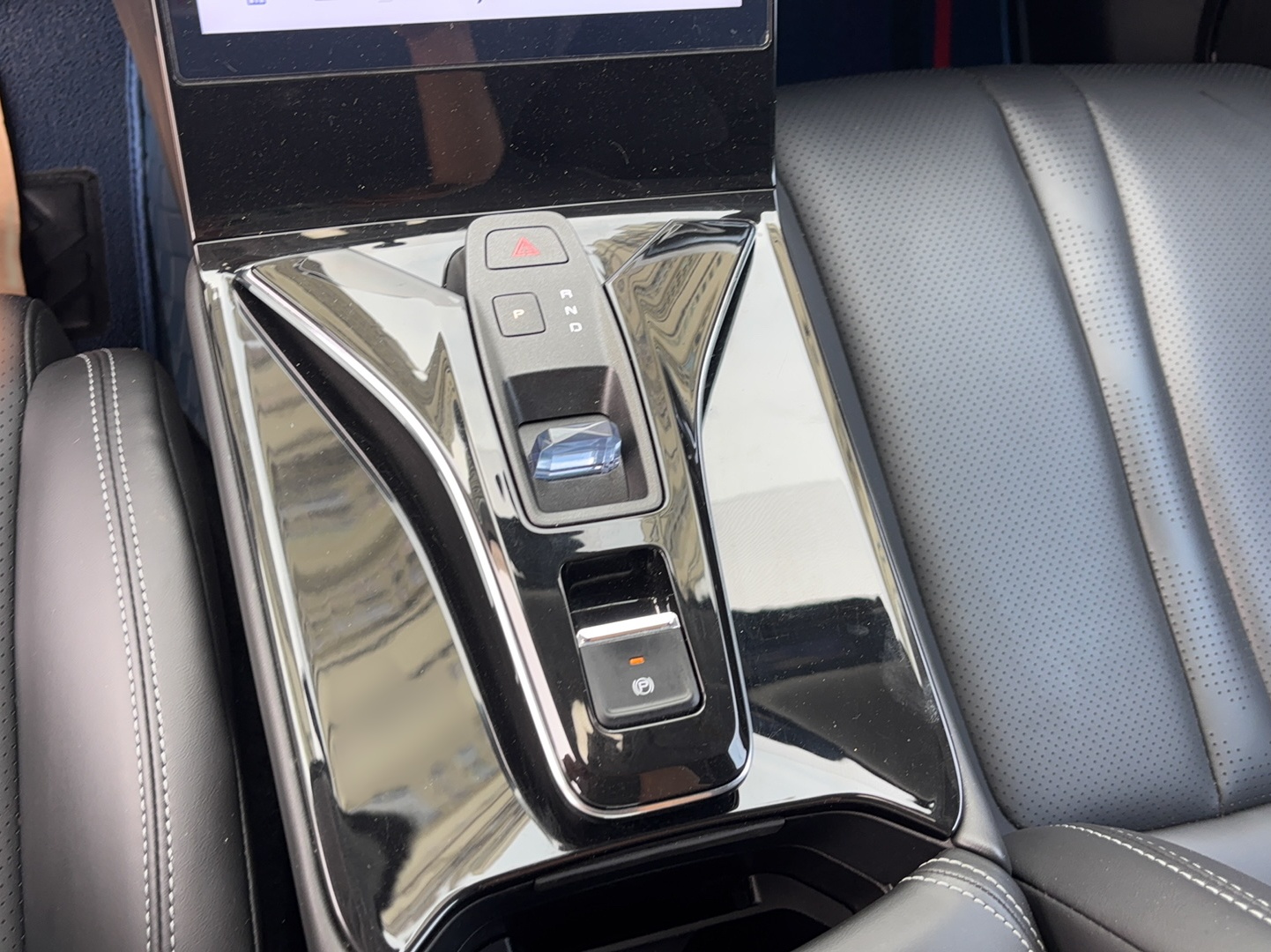 Dongfeng Aeolus Mage 2023 1.5T Luxury Edition — снимка 13