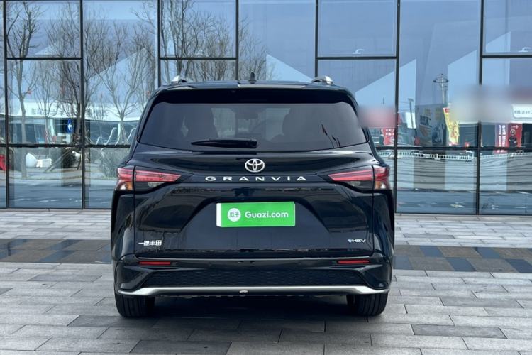 Used Toyota Granvia 2024 2.5L Hybrid Luxury Edition
