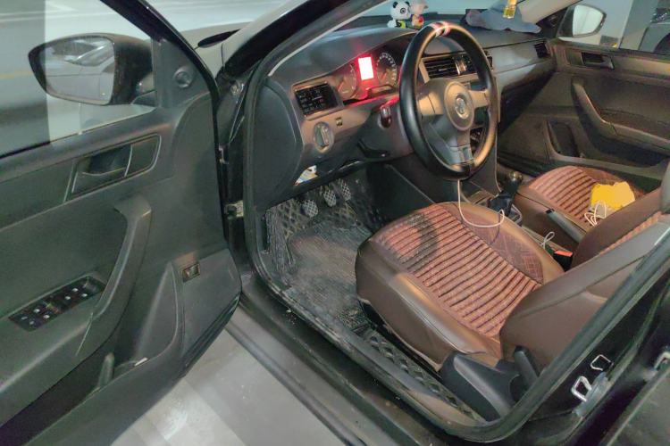 Used Volkswagen Santana 2015 1.6L Manual Fashion Edition Driver Seat